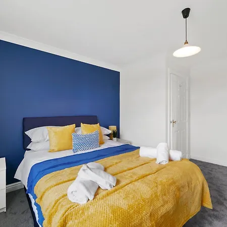 Large Duplex Penthouse In דירה *