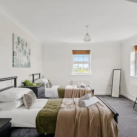 Large Duplex Penthouse In דירה