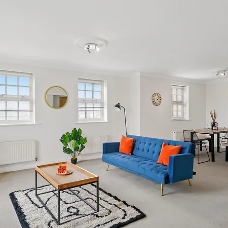 Large Duplex Penthouse In יורק