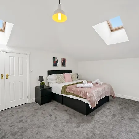 Large Duplex Penthouse In יורק